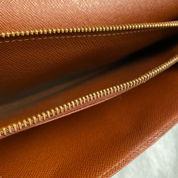 Louis Vuitton wallet crossbody - Picture 4 of 12
